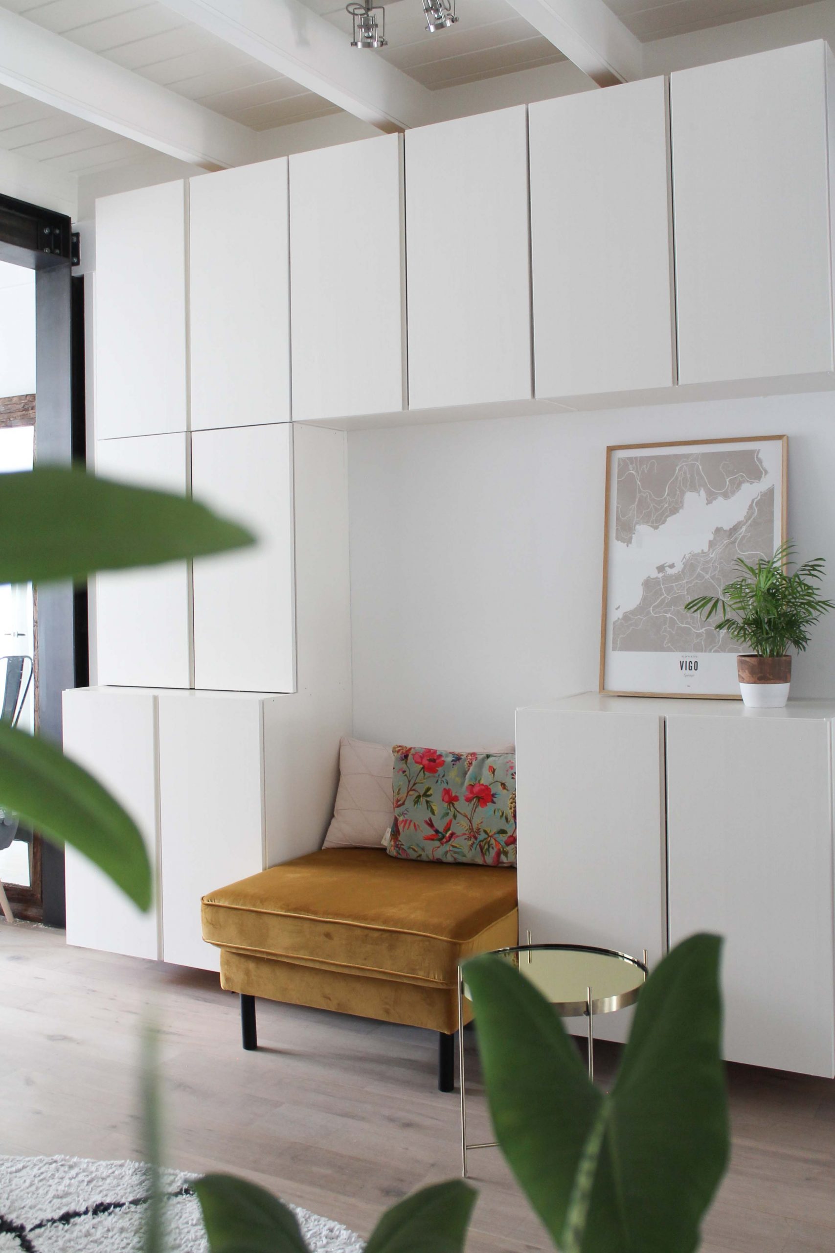 Isoleren Glimlach oneerlijk Kastenwand met loungeplek – Inge Bruins | Interior Business